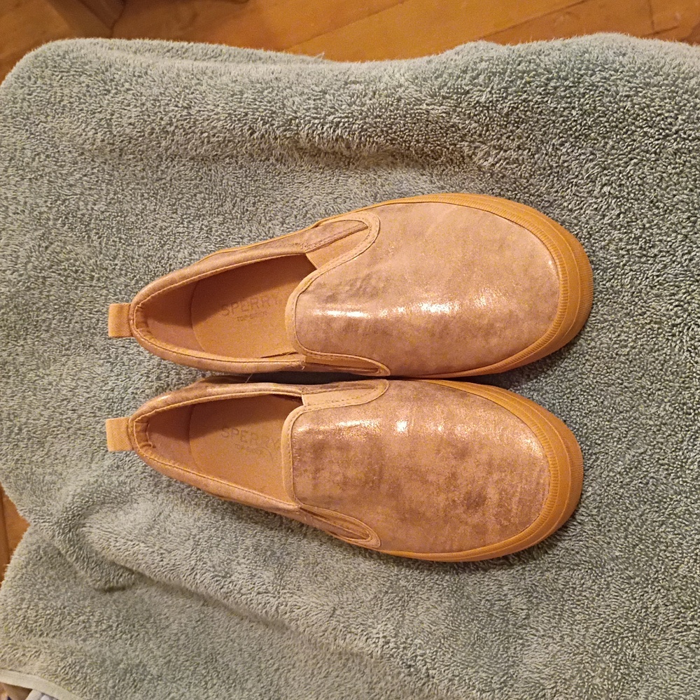 Used Women's Size 7 Slip On